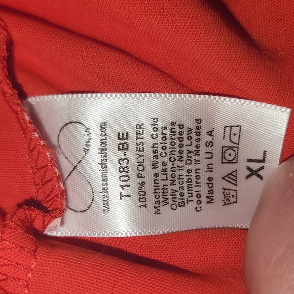 Betsy's Boutique Shop Red Short Sleeve with Bows Button Down V- Neck Top. - Picture 9 of 9